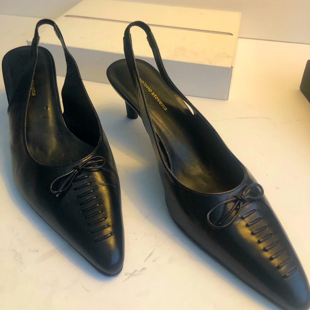 Valerio Stevens - Women’s Black Pumps - Size 6